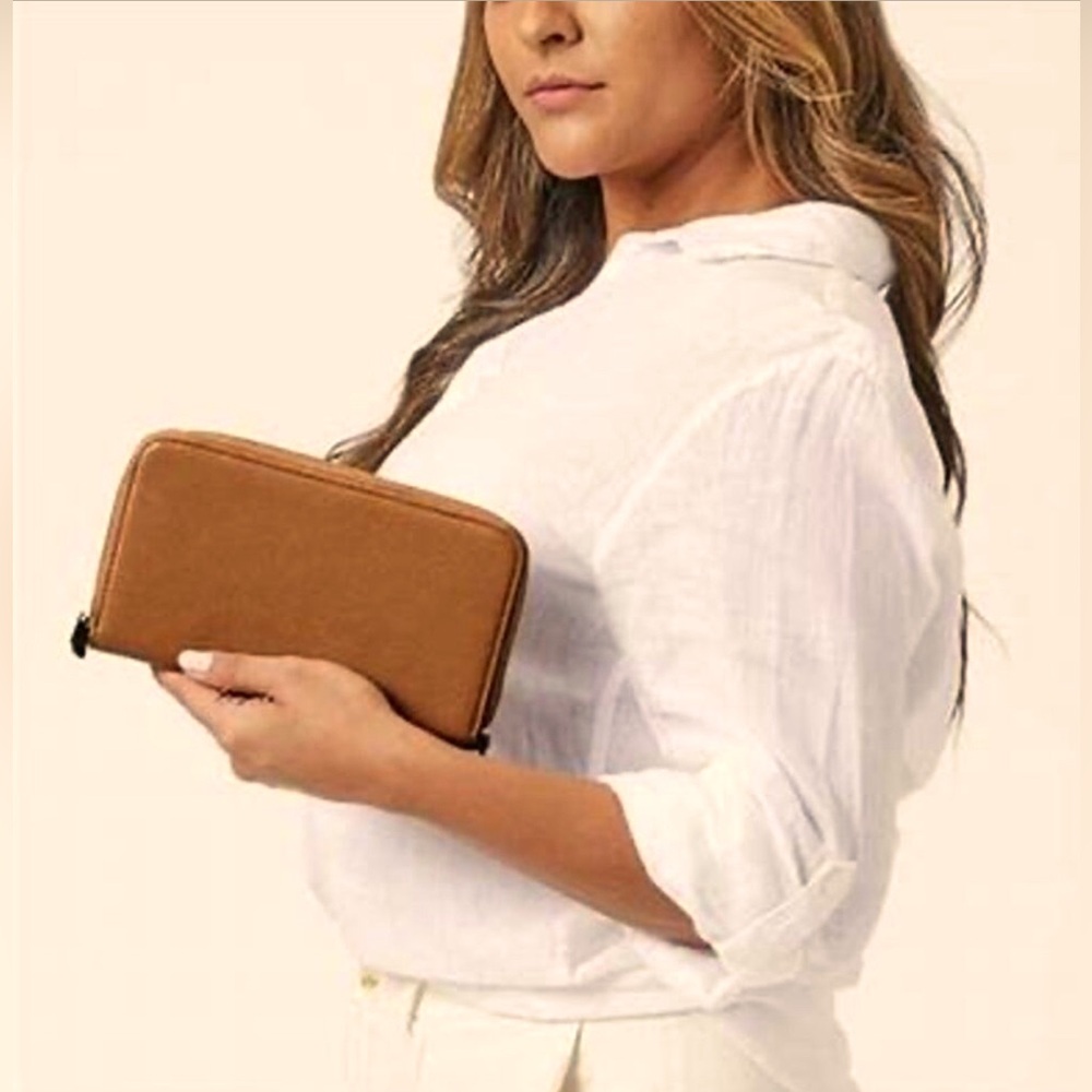 Thirty-One Caramel All About The Benjamins Wallet with Strap 🤎🤎NWT🤎🤎